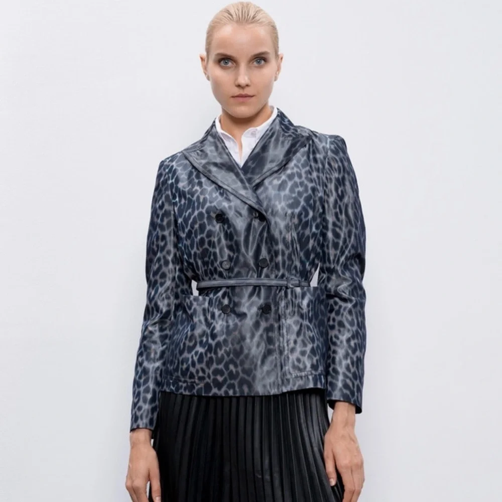 Christian Dior Women's Bar Silk Grey Leopard Blazer Size 2 - Picture 2 of 12